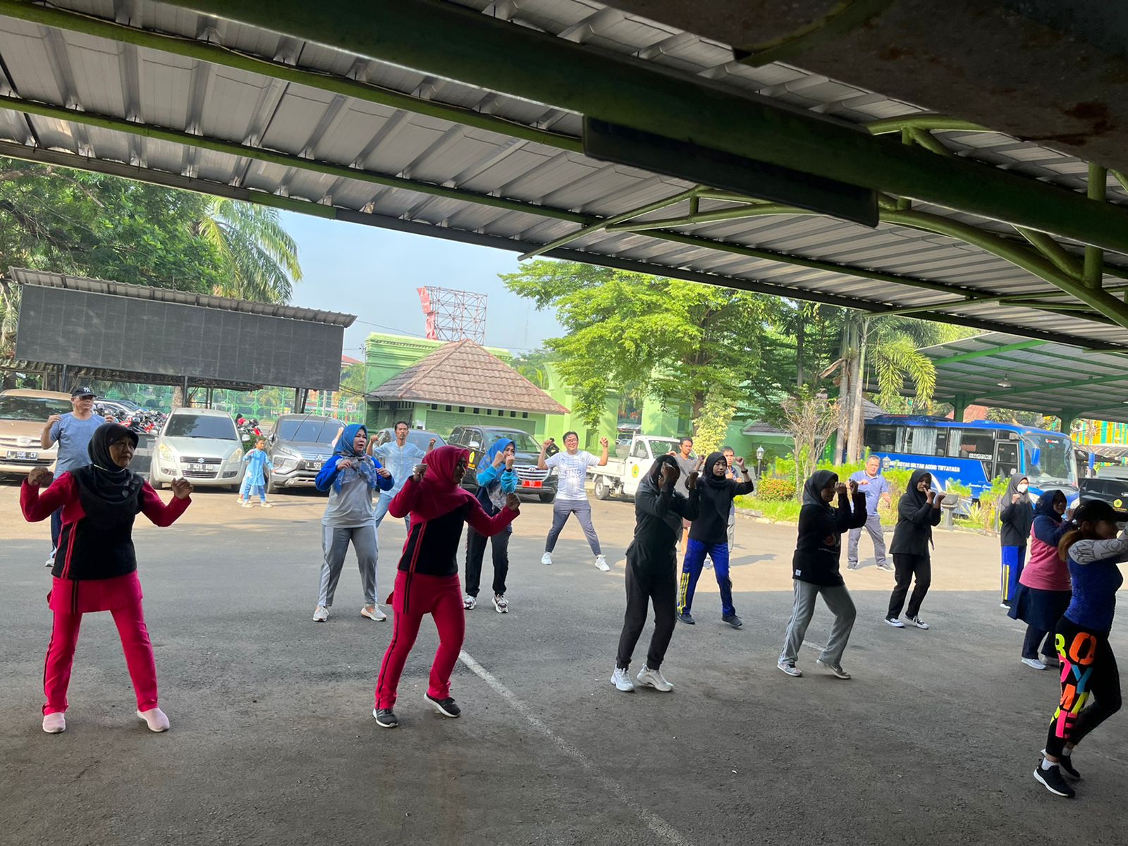 Pascasarjana Untirta Gelar Olahraga Senam Bersama Untuk Civitas Akademika Kampus Pakupatan